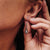 Pendientes Daydreamer con piedra, pequeño colgante de gota en la oreja en aspecto plateado