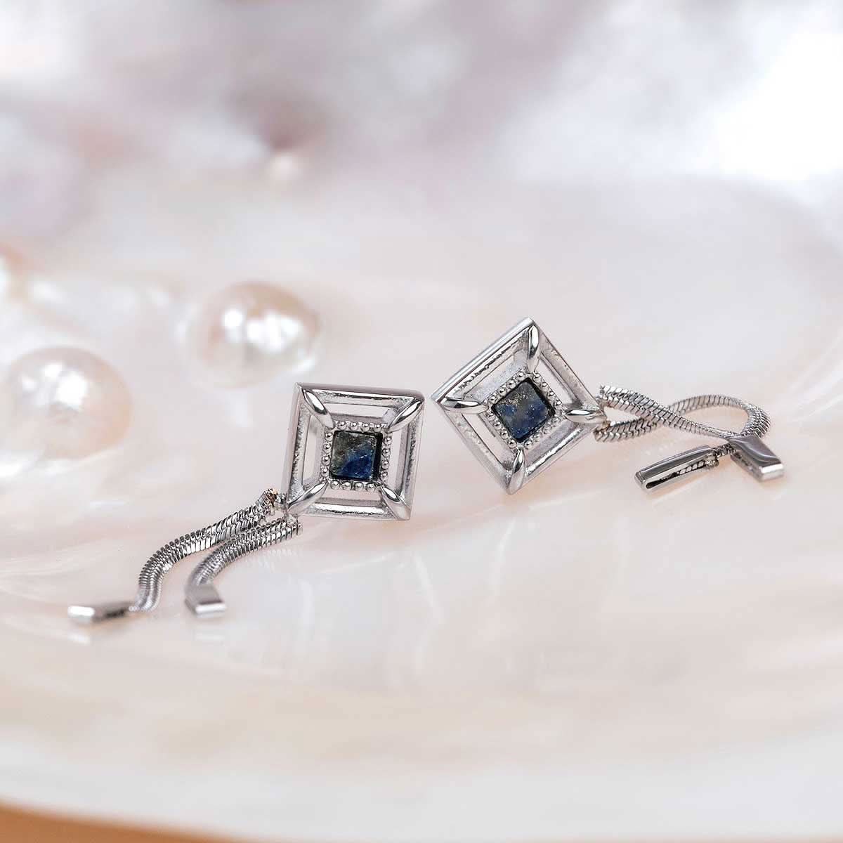 Pendientes de plata con piedra cuadrada de lapislázuli y colgantes de cadena