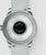 Fondo de smartwatch con área de sensor en correa gris, carcasa de metal