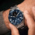 Withings Nova Smartwatch en la muñeca, correa de acero inoxidable, esfera azul oscuro con ECG
