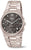 "Reloj de mujer con brazalete de metal plateado y esfera negra con subesferas de cronógrafo"