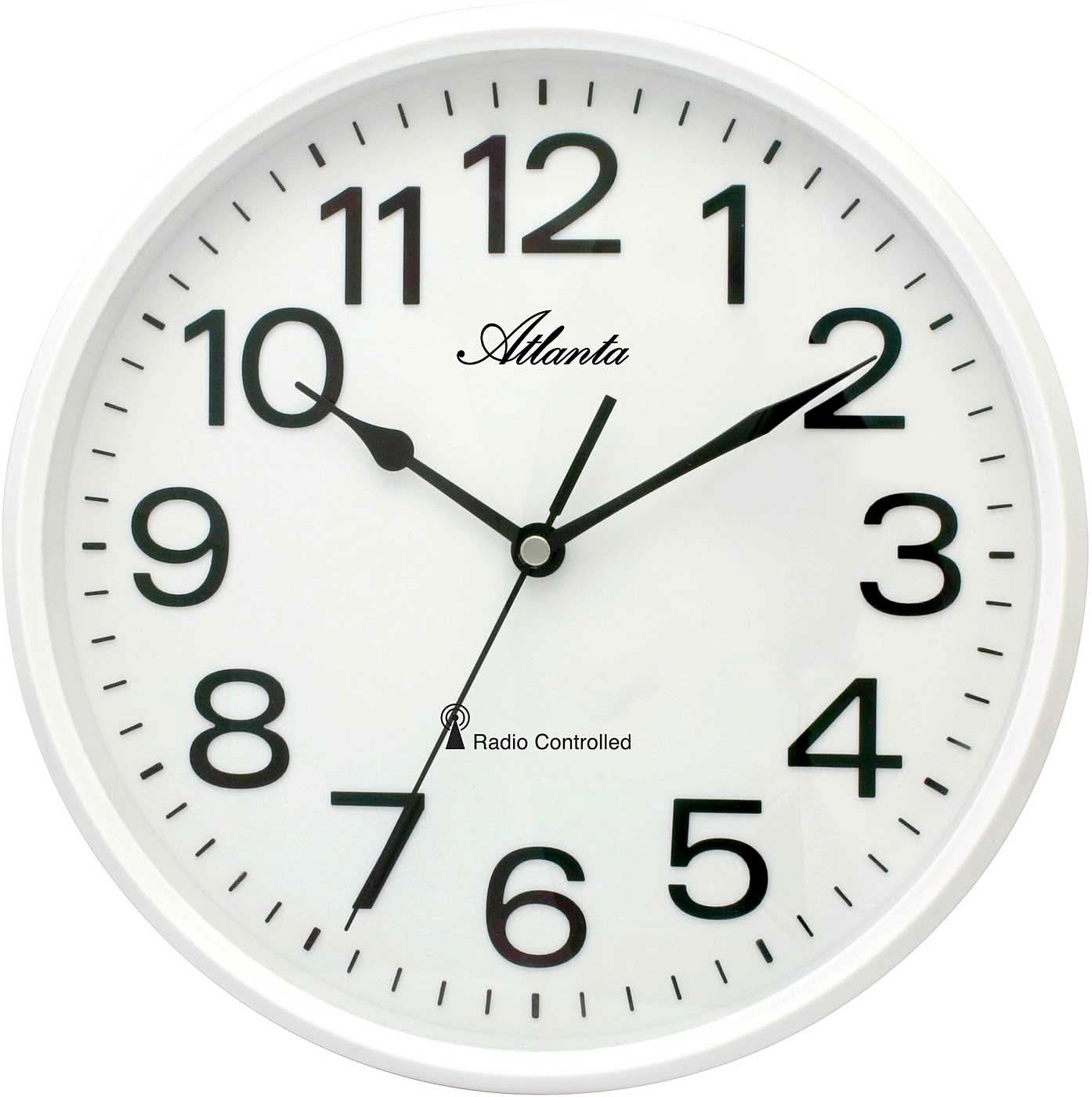Reloj de pared redondo blanco de plástico con números, manecillas y texto "Atlanta" en negro.