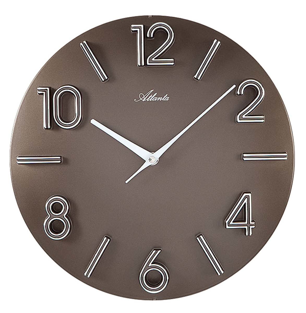 Reloj de pared redondo con esfera marrón, manecillas de bastón blancas y números grandes