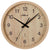 Reloj de pared redondo con aspecto de madera, números beige, manecillas negras y marcadores de minutos