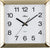 Reloj de pared cuadrado con marco dorado, esfera blanca y manecillas negras