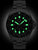 Reloj de hombre con esfera negra, índices luminosos verdes y correa negra