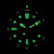 Esfera de reloj de pulsera con manecillas e índices de color verde luminoso en la oscuridad