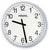 Reloj de pared redondo Peweta con marco plateado, esfera blanca y manecillas negras