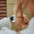 Reloj Casio con podómetro en la muñeca, pantalla visible de cerca