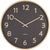 Reloj de pared redondo con marco de madera, esfera oscura y números dorados; Karlsson