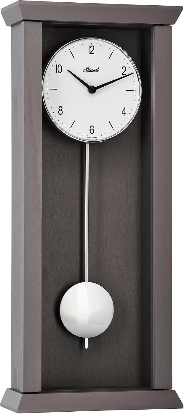 Reloj de pared gris oscuro con marco rectangular de madera, esfera blanca y péndulo