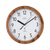 Reloj de pared radiocontrolado con marco de madera y esfera blanca, números romanos