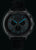 Reloj de hombre con caja oscura, marcadores luminosos azules y esfera de cronógrafo
