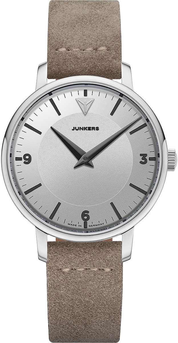 "Reloj de mujer con caja plateada, esfera plateada y correa de cuero marrón"