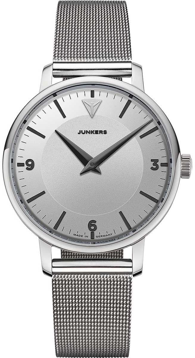 "Reloj de mujer Junkers con correa de malla plateada y esfera gris, manecillas y números"