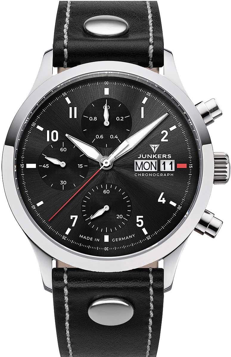 Reloj de hombre con esfera negra, caja plateada y correa de cuero negra