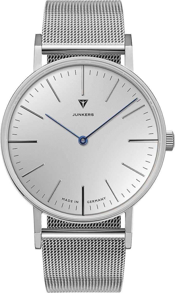 Pulsera para hombre: correa de malla plateada, esfera blanca, centro azul.