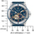 Reloj de hombre con esfera azul, caja plateada y movimiento automático visible