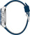Reloj de hombre con correa de caucho azul y caja plateada, vista lateral