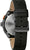 Vista trasera del reloj para hombre con caja de acero inoxidable y correa de cuero negra con hebilla de pasador