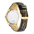 Reloj de hombre con bisel dorado, fondo de caja visible y correa de cuero marrón oscuro