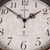 alt
Esfera de reloj de jardín en detalle: redonda beige, números negros, adornos, logotipo de radio