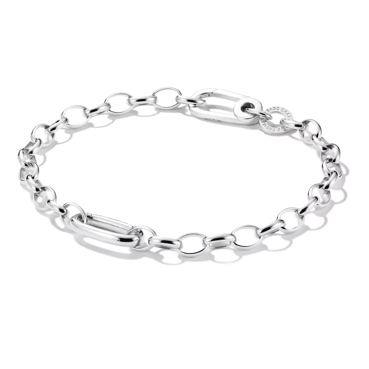 Pulsera tipo esclava plateada con eslabones y cierre ajustable