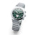 Reloj de titanio para hombre con esfera verde y pulsera de eslabones metálicos.