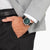 Reloj Citizen para hombre en la muñeca con esfera verde oscuro y correa de cuero negra