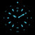 Esfera de reloj de buceo con manecillas e índices luminosos en azul oscuro