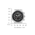 Reloj de hombre con esfera negra, manecillas e indicadores de cronógrafo, brazalete de acero inoxidable.