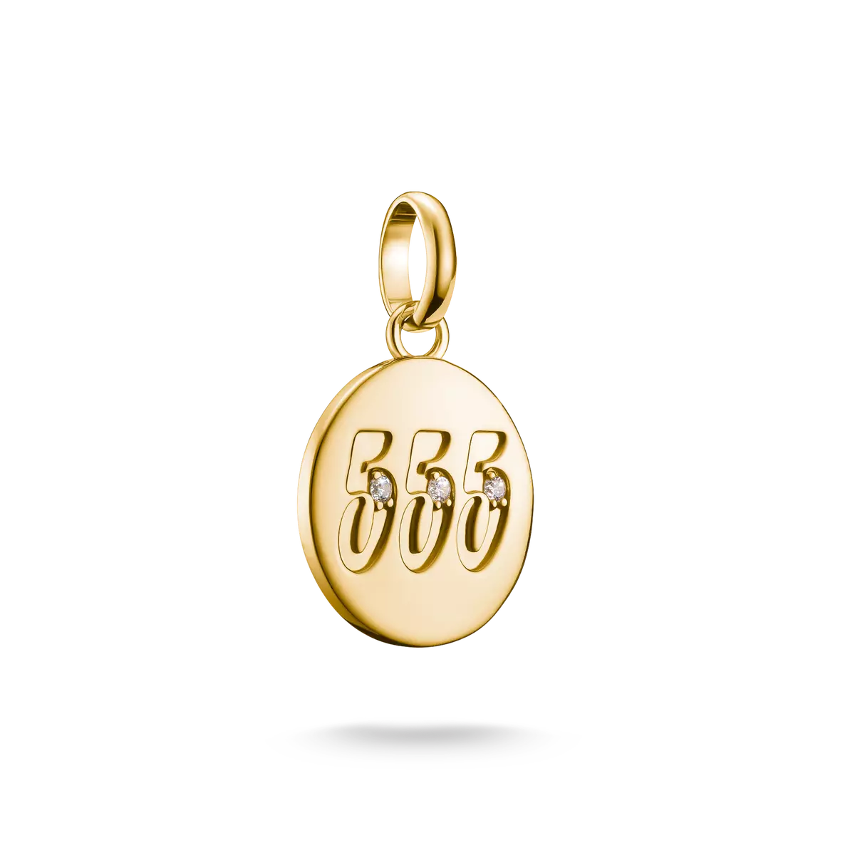 Colgante Charm bañado en oro con placa redonda, número de ángel 555 y piedras blancas