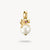Charm colgante de perlas en tono dorado con lazo y piedra rosa