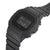 Casio G-Shock Herrenarmbanduhr schräg von vorn, schwarzes Display mit Ziffern