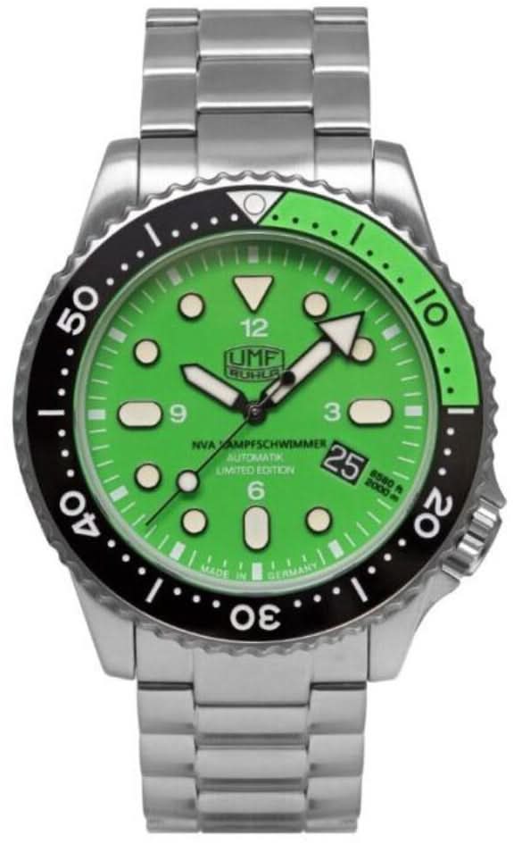 Reloj de hombre con correa de metal plateado, esfera verde y bisel negro