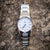 Casio Edifice Herrenarmbanduhr mit silbernem Edelstahlband und rundem weißem Zifferblatt