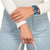 Reloj Citizen Promaster para mujer en la muñeca con correa de silicona azul y esfera azul