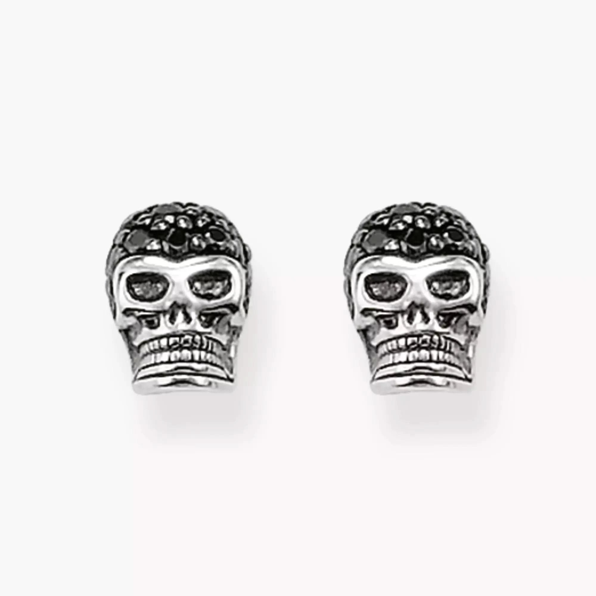 Pendientes de calavera plateados con piedras decorativas negras