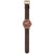 Reloj unisex Mondaine con correa de cuero marrón; esfera redonda, puente y puntos de fijación.