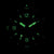 Reloj marino para hombre con índices y marcadores verdes luminosos en la esfera