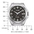 Reloj de hombre con esfera negra, manecillas e índices plateados, visualización de fecha