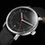 Reloj automático unisex con esfera negra y detalles rojos, correa de cuero negra