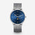 Reloj Naos Mondphasen medianoche azul plata con correa Milanesa de plata, vista frontal gris