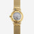 Reloj Naos XS A, esfera blanca, correa Milanesa dorada de 16 mm, fondo gris