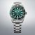 Reloj Seiko para hombre con esfera verde, bisel de acero y brazalete de metal