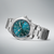 Reloj Seiko Prospex para hombre con esfera turquesa y brazalete de metal, vista en ángulo