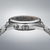 Pulsera de acero inoxidable para hombre, vista lateral con corona y bisel moleteado