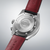 Reloj Seiko Prospex para hombre con fondo de caja, logo Datsun y correa de cuero marrón rojizo.