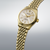Reloj Seiko Presage para hombre, brazalete de acero inoxidable dorado, esfera clara, vista lateral