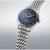 Reloj de hombre con esfera azul y corona lateral, brazalete de acero inoxidable